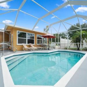 Aurora Seabreeze Fenced Yard 3 Bedroom Heated Pool Wi-Fi Sleeps 10