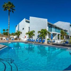 Madeira Beach Yacht Club 155B 1 Bedroom Sleeps 4 Heated Pool Sauna Pier