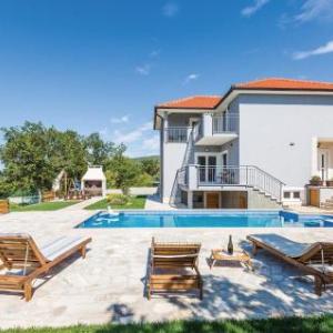 Four-Bedroom Holiday Home in Blato na Cetini