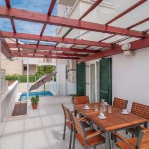 Four-Bedroom Apartment in Supetar