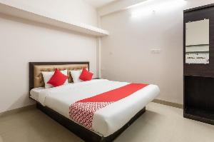 OYO 36501 Royal Palace, Indore