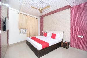 OYO 13368 Hotel Gold Star, Mohali