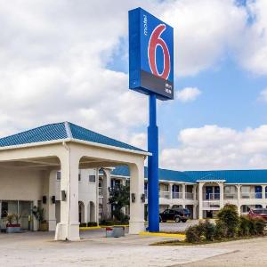 Motel 6 Seguin TX