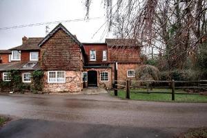 Trivelles Waterhall Country Hotel - Gatwick, Crawley