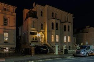 The Sheldon B&B - FREE private parking, Eastbourne
