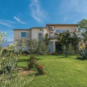 Two-Bedroom Apartment in Razanac