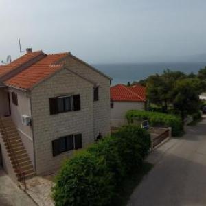 Apartments with parking space Splitska Brac - 15197