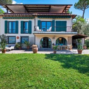 Lovely Holiday Home in San Casciano Val di Pesa with Pool