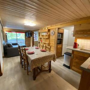Appartement cosy 6 personnes avec grande terrasse et parking près des activités - FR-1-241-181