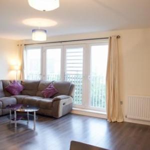 Large and Modern 2 Bed 2 Bath Edinburgh Apartment