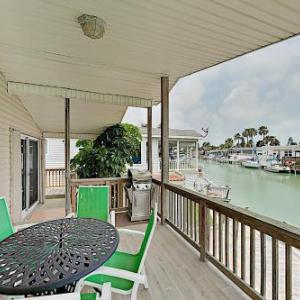 Bayside Getaway: Pools Tennis Golf Private Dock home