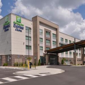 Holiday Inn Express & Suites Charlotte - Ballantyne photo