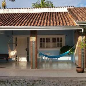 Casa com churrasqueira no Centro de Caraguatatuba