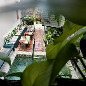Stylish room with garden and pool (Palm-leaf room)