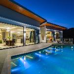 LUXURY VICTORIA POOL VILLA