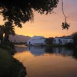 Tranquil waterside cottage for two