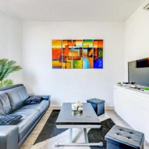 GuestReady - Beautiful Modern 2 Bedroom Apartment in Center