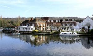 Macdonald Compleat Angler, Windsor