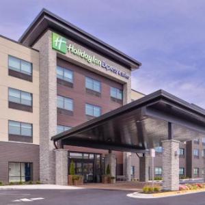 Holiday Inn Express & Suites - Olathe West