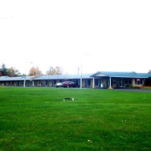 Thruway Holiday Motel