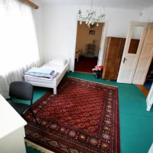 TOP Center Rooms- Studio