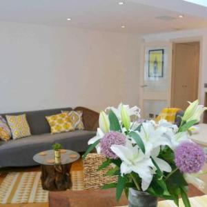 Pleasant Intimate Flat With Backyard in Battersea