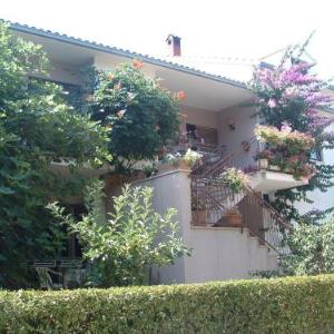 Apartments with parking space Supetar Brac - 17045
