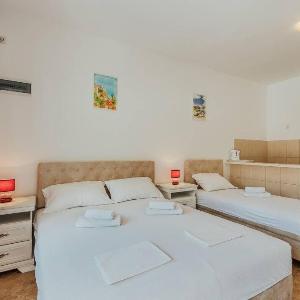 Studio with balcony Apartments Bonaca