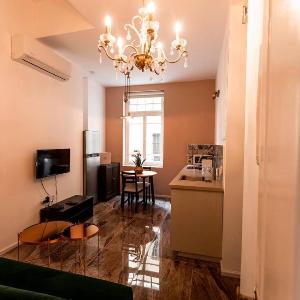 Cozy Apartment - Carmel Market by House of Palm