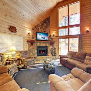 3522 Deer Ln Cabin