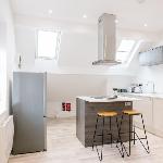 Newly Renovated Modern Rooftop Northampton Flat