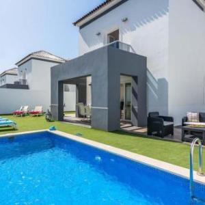 Playa de Fanabe Villa Sleeps 8 with Pool Air Con and WiFi