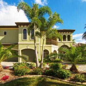 Tropical waterfront paradise with gulf access heated infinity pool and spa - Villa Southern Shores