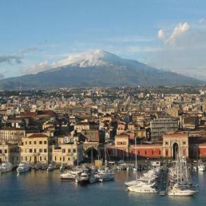 Black and White studio in the historic center of Catania