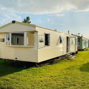 3 Bed 8 Berth Caravan in California Cliffs - D53