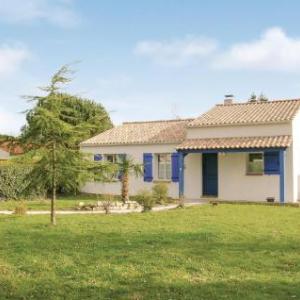 Three-Bedroom Holiday Home in St Maixent sur Vie