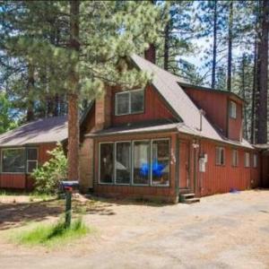 Large cabin 3 minutes to lake 8 minutes to Heavenly! home