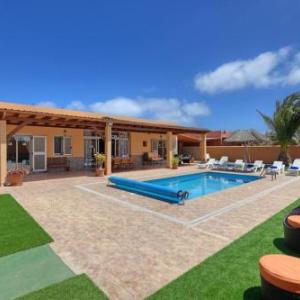 Urbanizacion Fuerteventura Golf Club Villa Sleeps 8 with Pool and WiFi