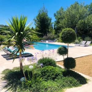 Villa with 6 bedrooms in Eyragues with private pool enclosed garden and WiFi