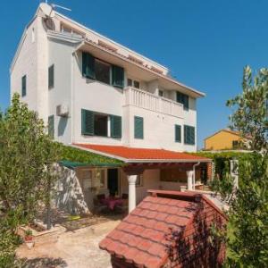 Apartments with parking space Supetar Brac - 16923