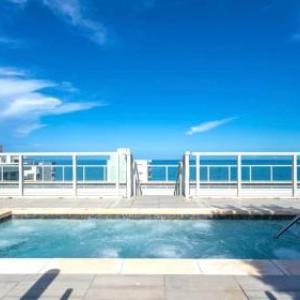 Beachfront Condo-ROOFTOP infinity POOL Holl