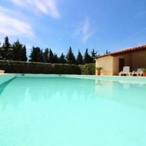 Apartment with 2 bedrooms in Monteux with shared pool enclosed garden and WiFi 80 km from the beach