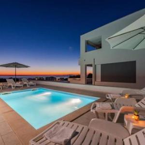 Dario 2. modern & luxury apartment with a pool