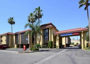 Rodeway Inn and Suites Bakersfield, Bakersfield