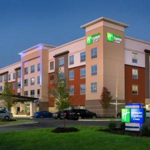 Holiday Inn Express & Suites - Fayetteville South by IHG