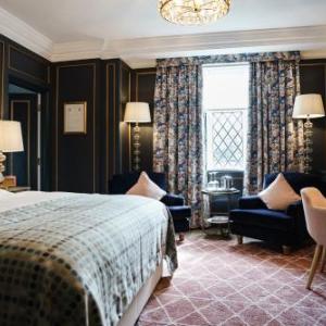 Hotels near Hampton Court Palace London - The White Hart Hotel