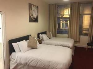 ML Lodge, Cardiff