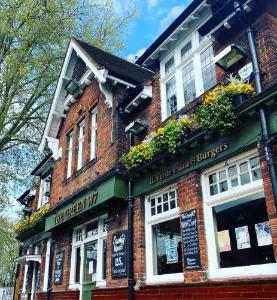 The Green W7, Ealing