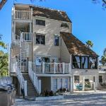 Beach Hugger 1   Charming beach front cottage efficiency St Pete Beach