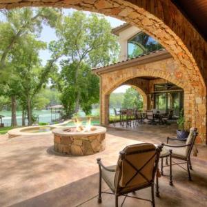 THE ABOVE CASA TRANQUILITY LAKE AUSTIN estate